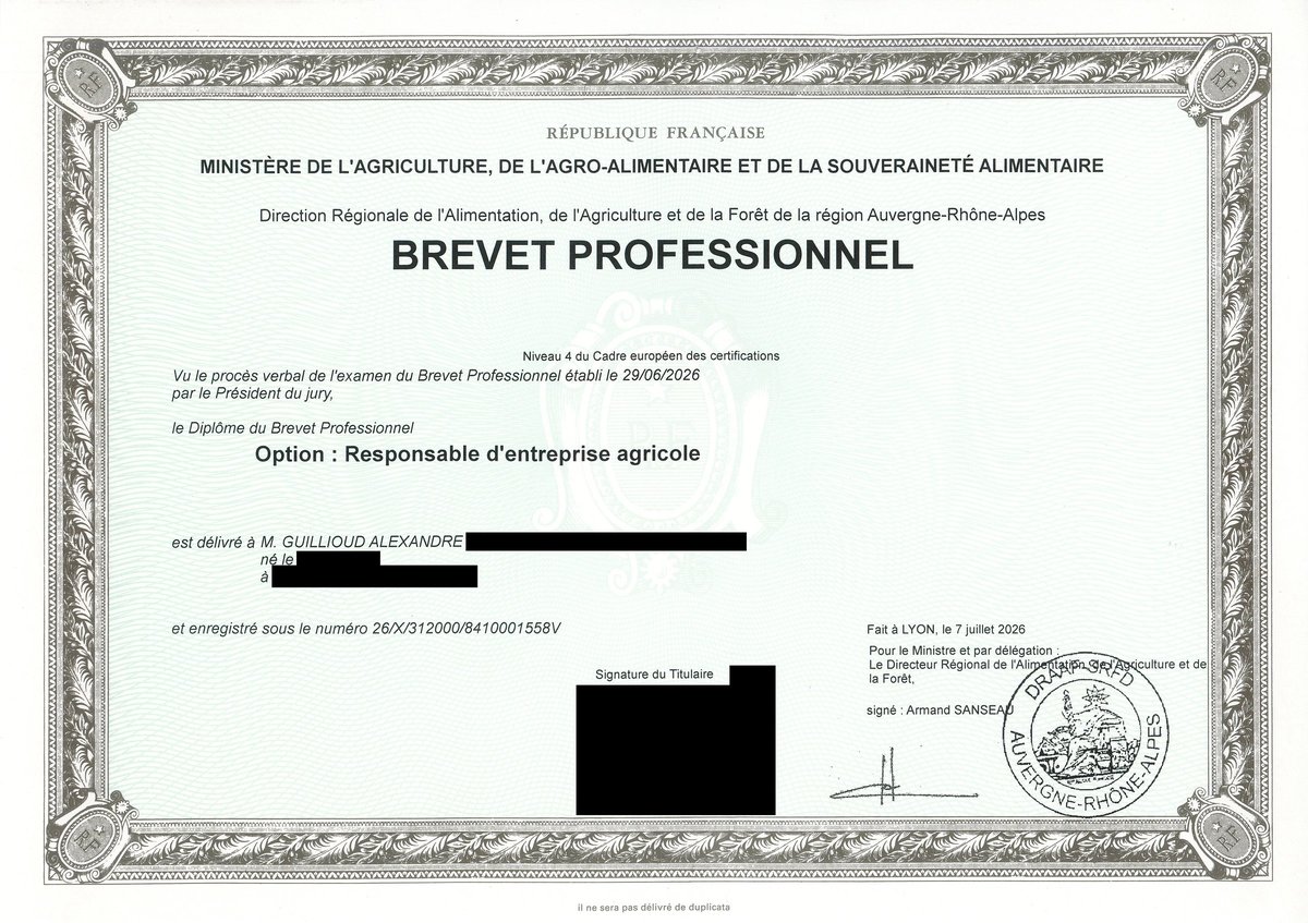 Diplôme du Brevet Professionnel Responsable d'entreprise agricole d'Alexandre Guillioud, DRAAF Auvergne-Rhône-Alpes, n° 26/X/312000/8410001558V, données personnelles masquées