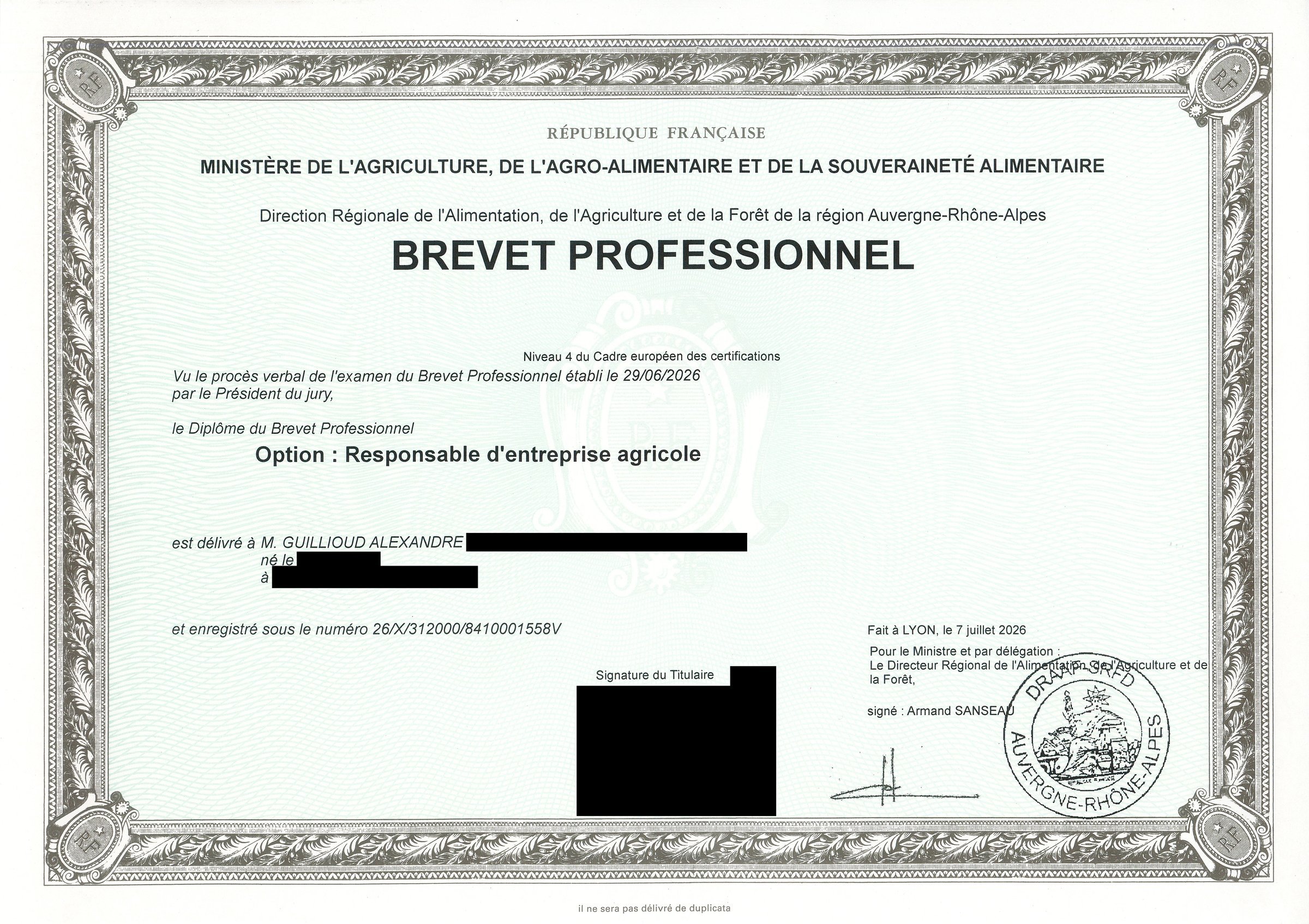 Diplôme du Brevet Professionnel Responsable d'entreprise agricole d'Alexandre Guillioud, DRAAF Auvergne-Rhône-Alpes, n° 26/X/312000/8410001558V, données personnelles masquées